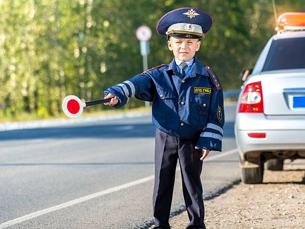 Eń kishkentaı polıseı