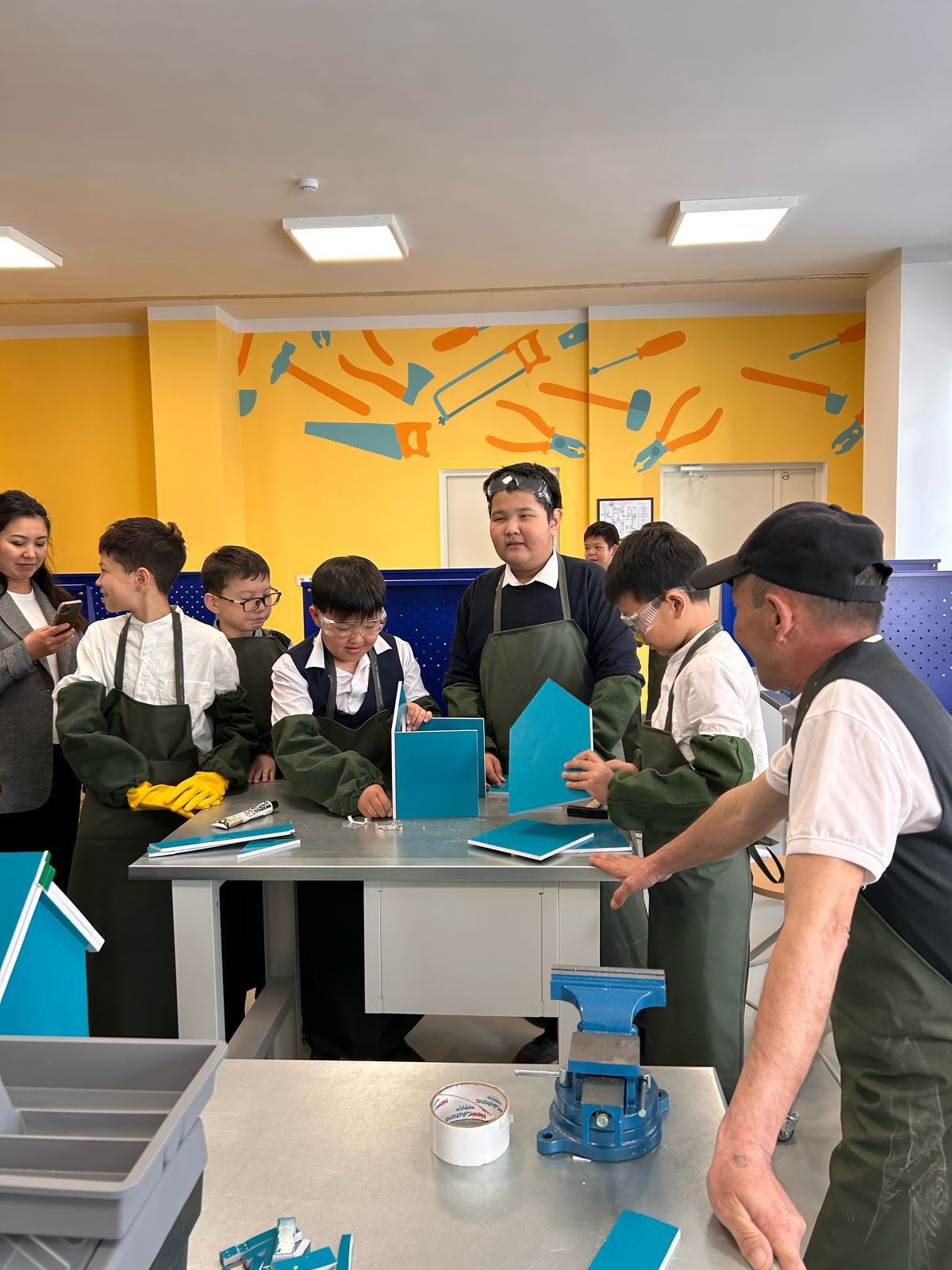 Jańa mekteptegi jaqsy úrdis