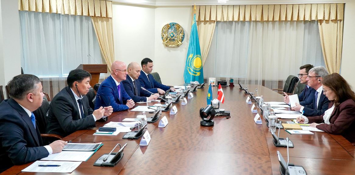 Alkogolsiz sýsyndar shyǵaratyn zaýyt salý jospary talqylandy