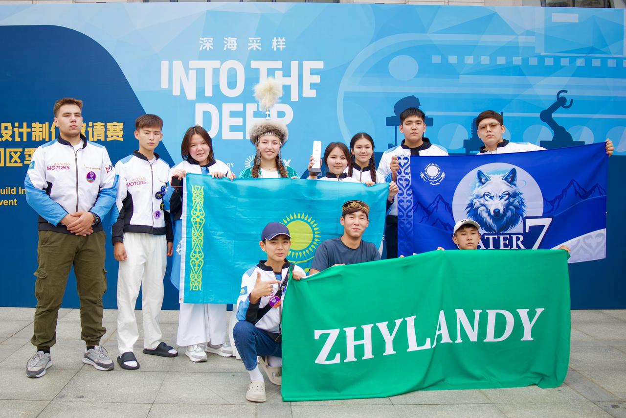 Ǵylym men ónerdi teń ustap...