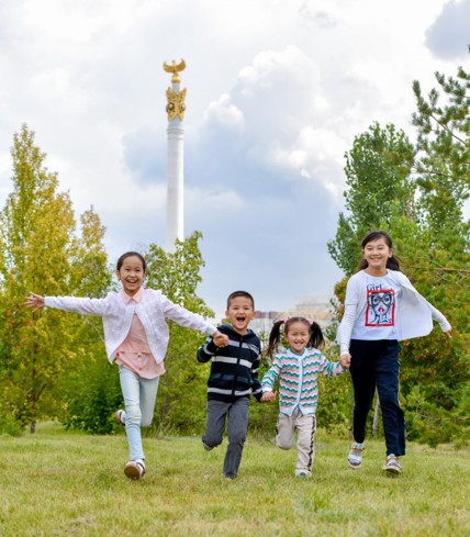 Ár bala baqytty bolýǵa laıyq