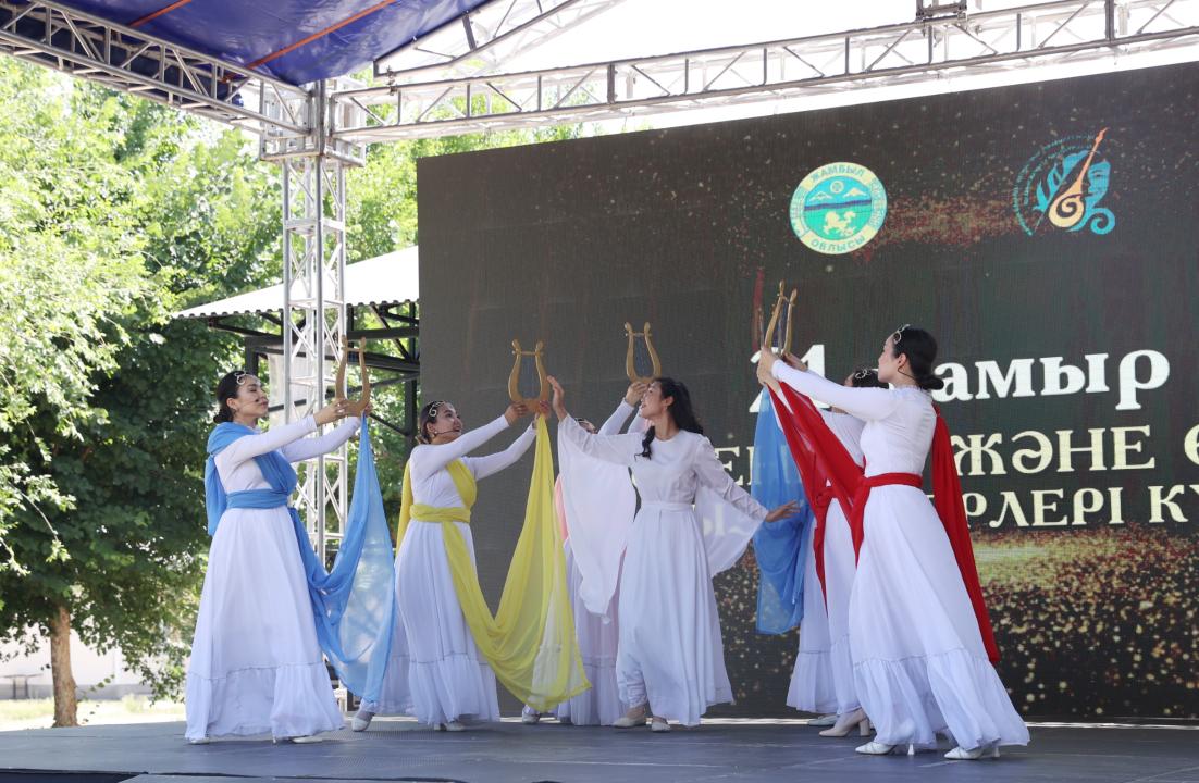 Qarashókeev mádenıet qyzmetkerlerine qurmet kórsetti