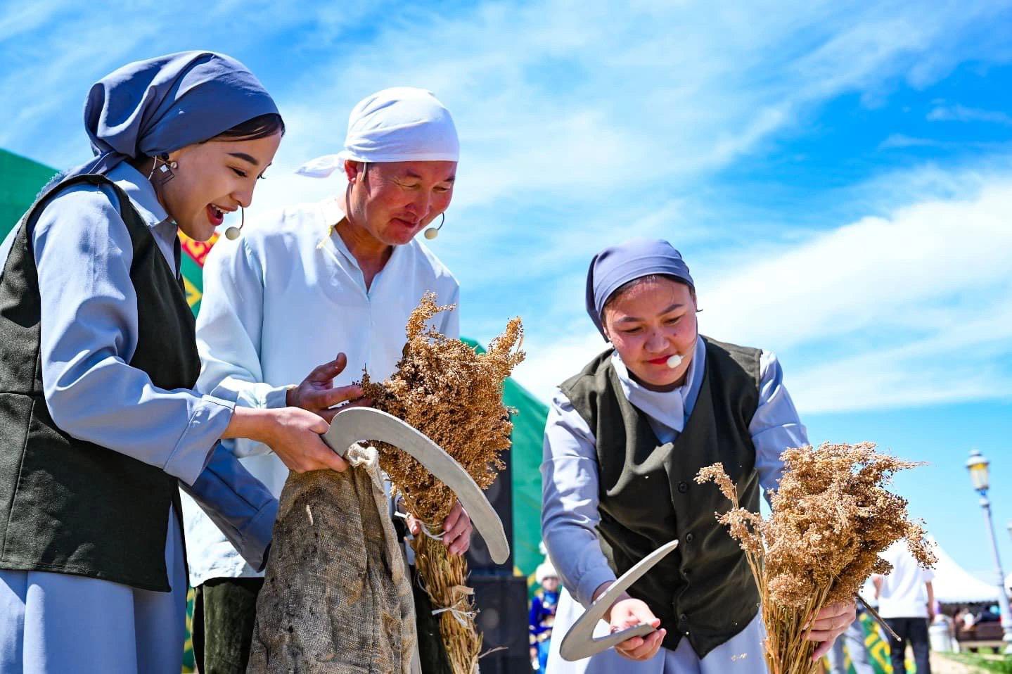 Aqtóbede etnofestıval ótti