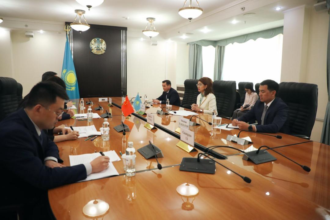 Qazaqstan men Qytaı gýmanıtarlyq saladaǵy yntymaqtastyqty nyǵaıtýda