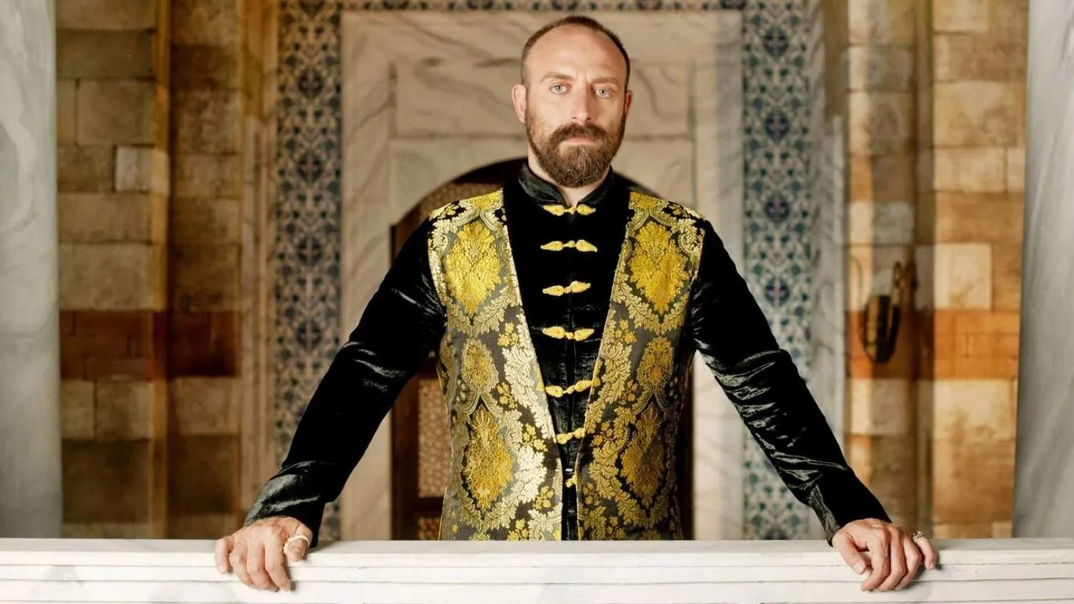 «Sultan Súleıman» serıalynyń akteri Halıt Ergench sottaldy