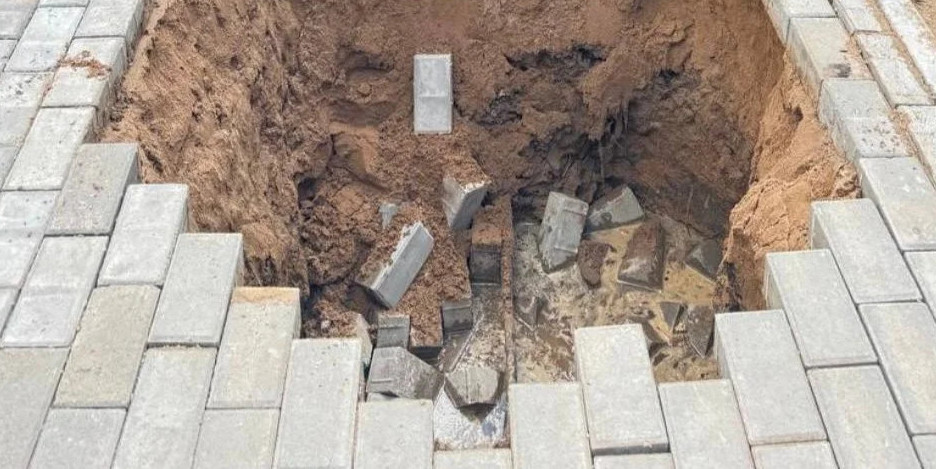 Astanadaǵy aıaldamada jer opyrylyp, qala turǵyny zardap shekti