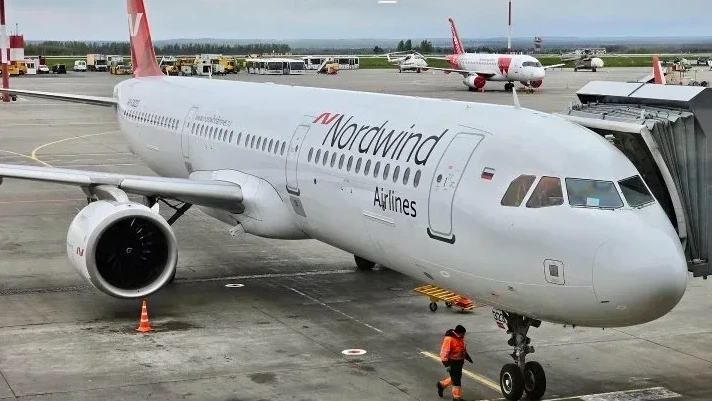 Aqtóbege shuǵyl qonǵan reseılik ushaqtaǵy jolaýshy qaıtys boldy