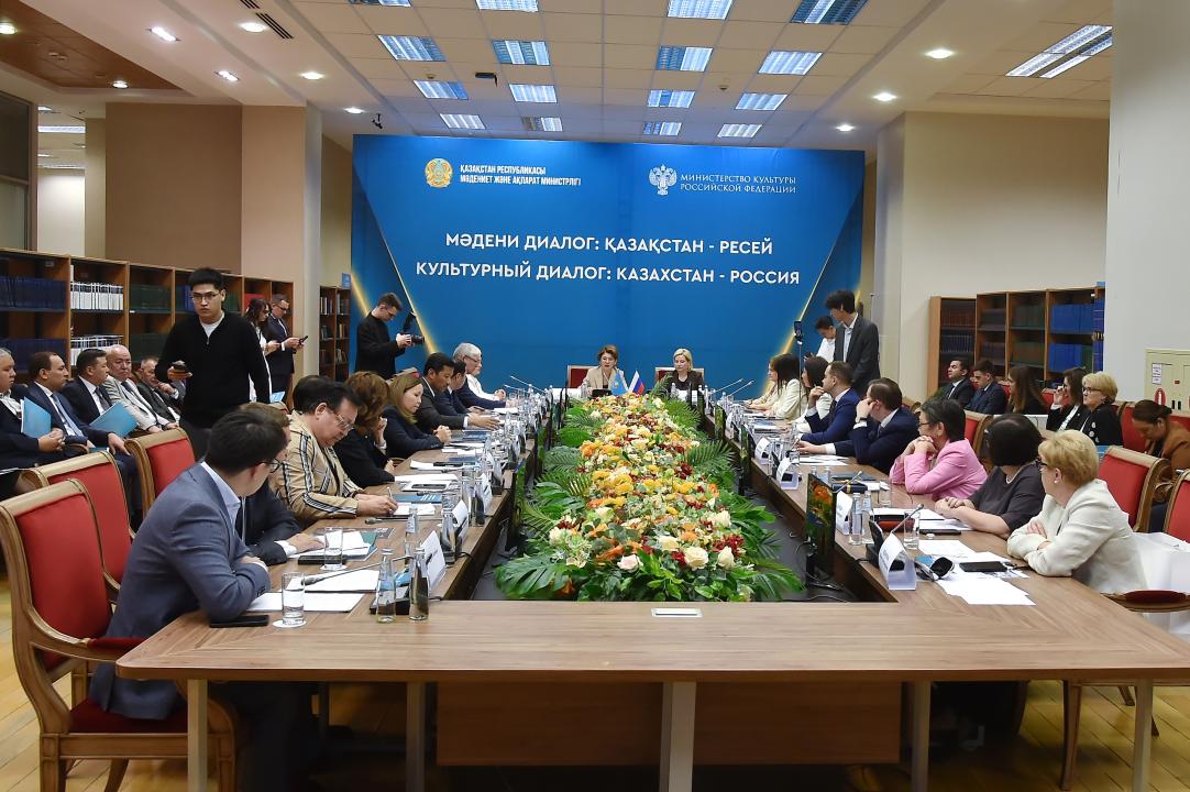 Astanada Qazaqstan men Reseıdiń máńgilik dostyq alleıasy ashyldy