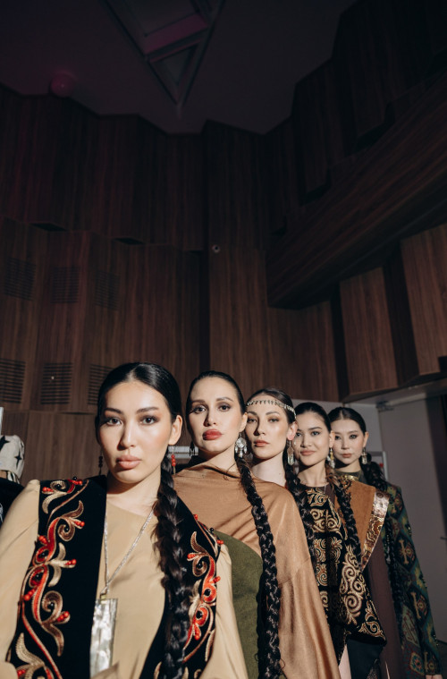 Obyrǵa shaldyqqan balalar  EFW minberinde sán úlgisin kórsetti