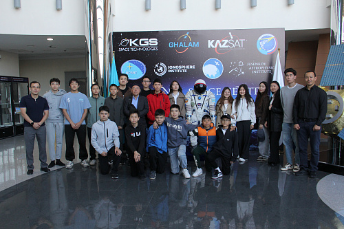 Oqýshylar Ulttyq ǵarysh ortalyǵyna ekskýrsııa jasady