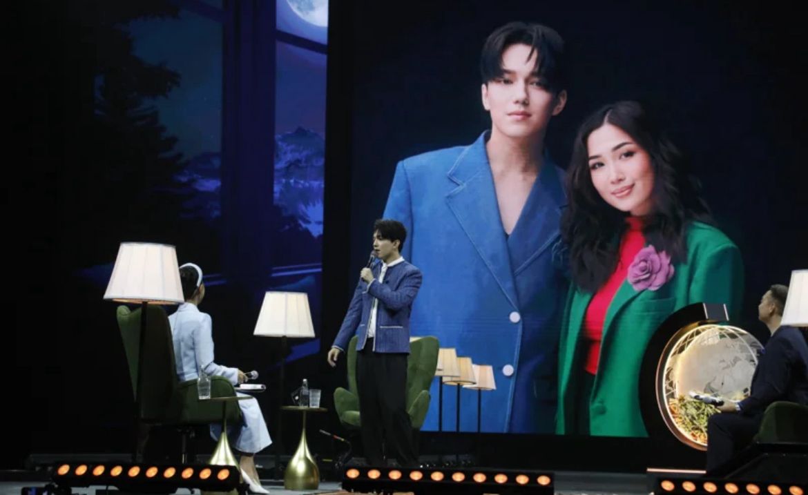 Dımash Qudaıbergen Almatyda tyńdarmandarymen júzdesti