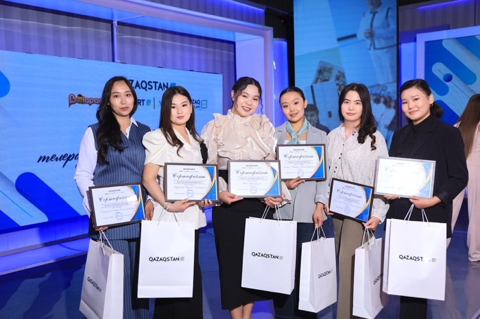 Medıa-mekteptiń tórtinshi túlekteri