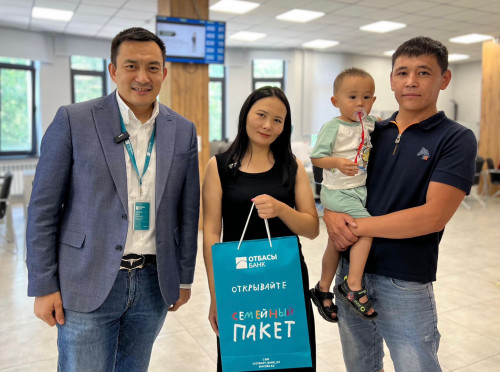 Úsh mıllıon qazaqstandyq jınaqtaryn Otbasy bankke senip tapsyrǵan