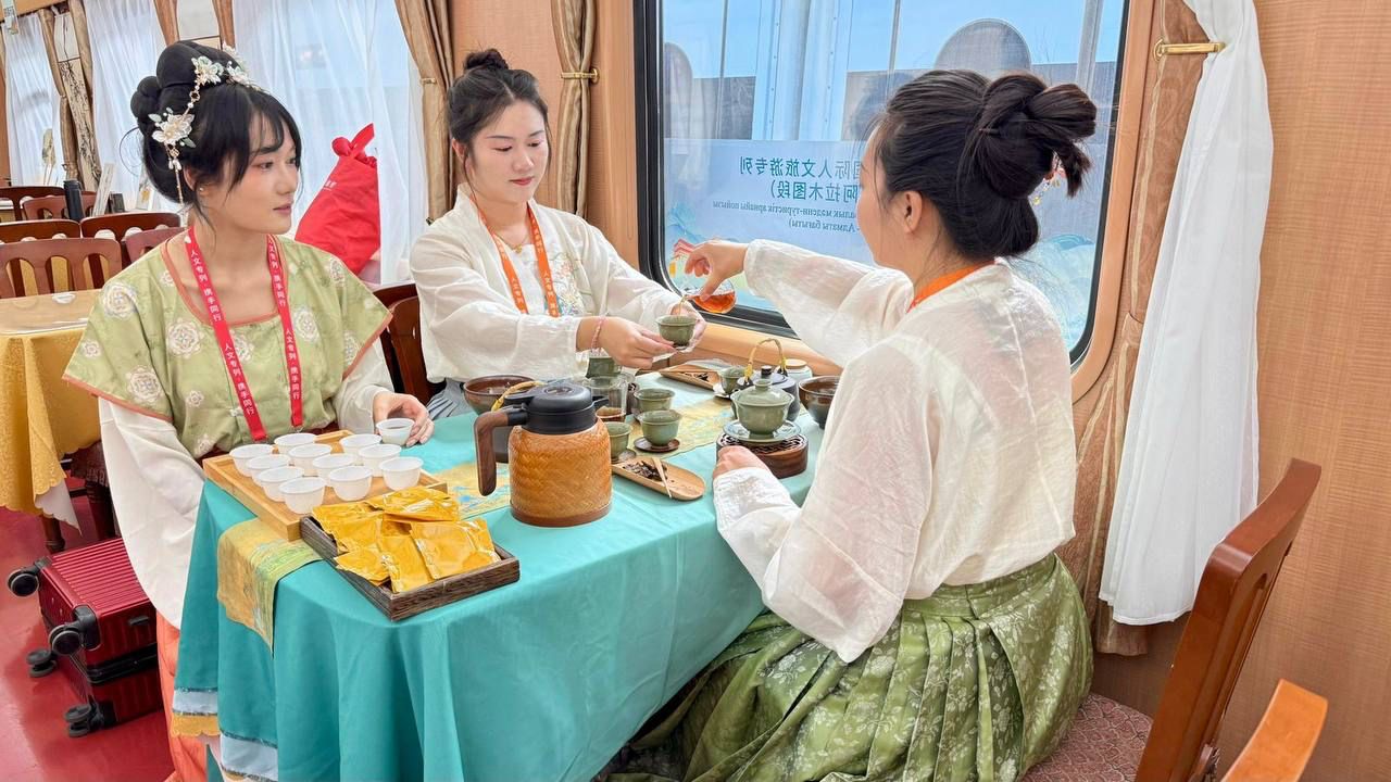 «Sıan – Almaty» baǵyty boıynsha alǵashqy týrıstik poıyz saparǵa shyqty