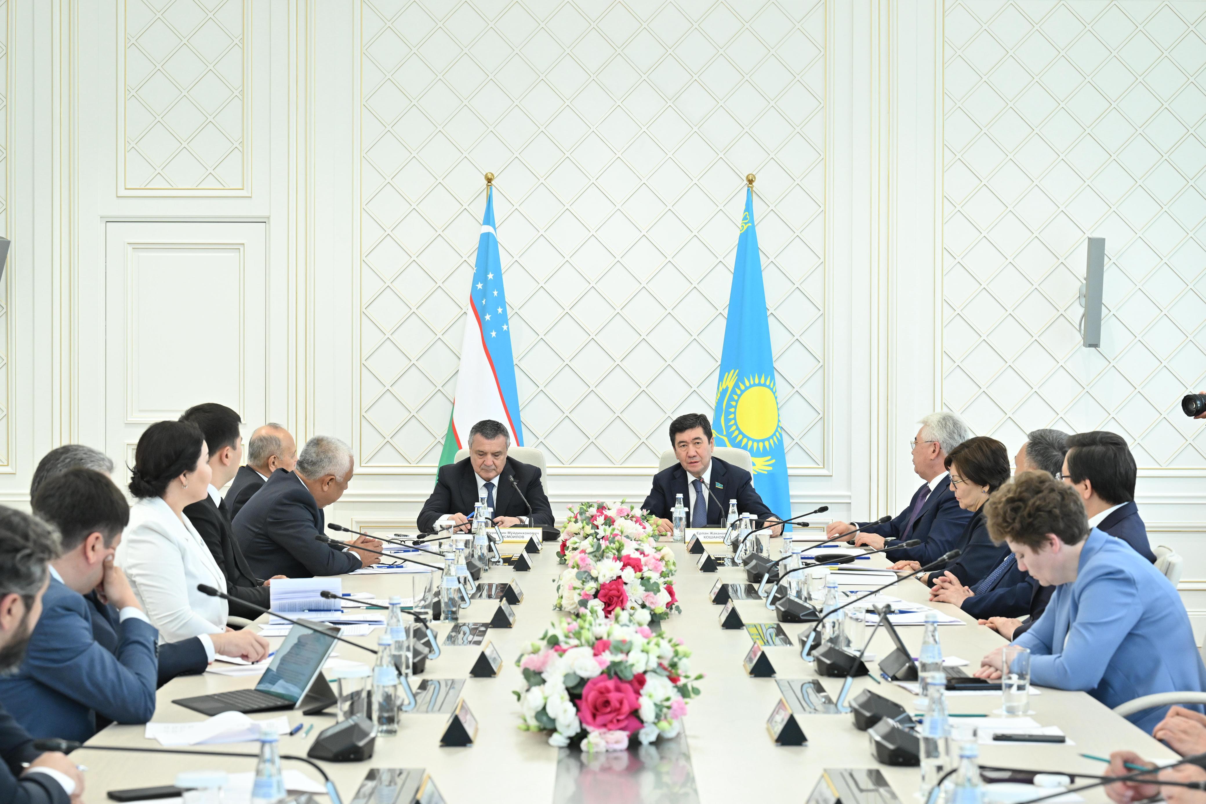 Qazaqstan men О́zbekstan depýtattary birlesken jumysty kúsheıtýge kelisti