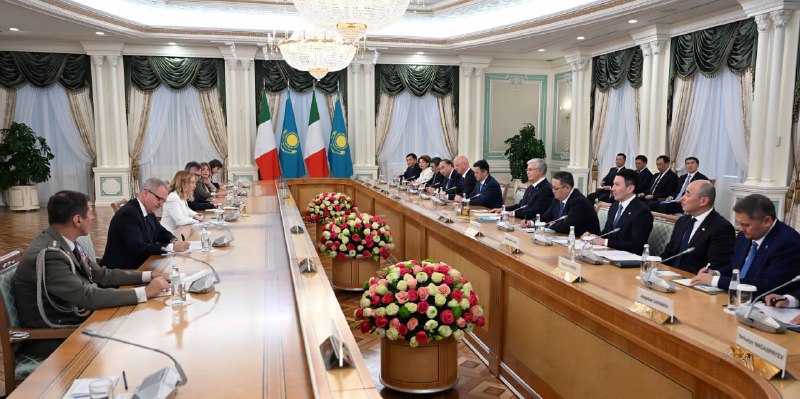 Qasym-Jomart Toqaev Djordja Melonımen keńeıtilgen quramda kelissóz júrgizdi