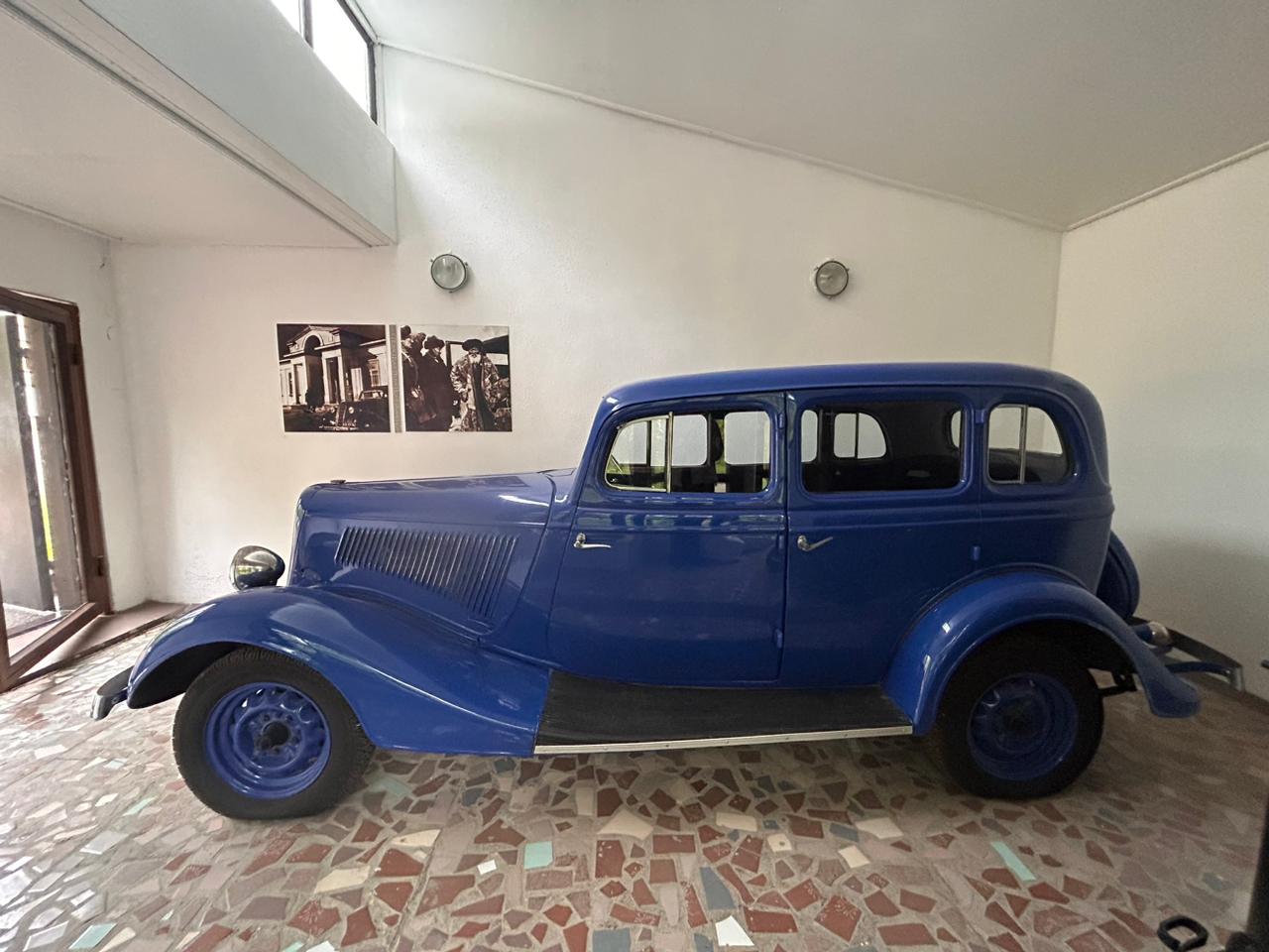 Kóneniń kózindeı kók mashına