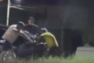 Aqsaıda er adam benzopılamen turǵyndarǵa shabýyl jasaǵan