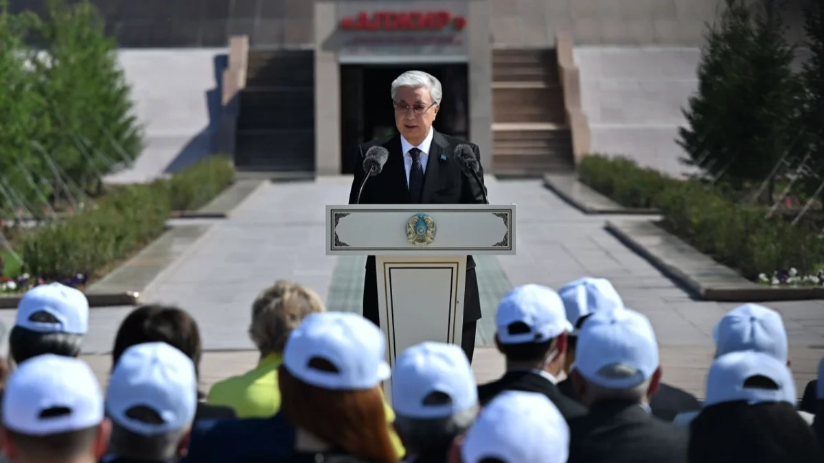 Prezıdent: Mıllıondaǵan adamnyń totalıtarızm qurbany bolǵanyn jadymyzda saqtaý — qasterli paryzymyz