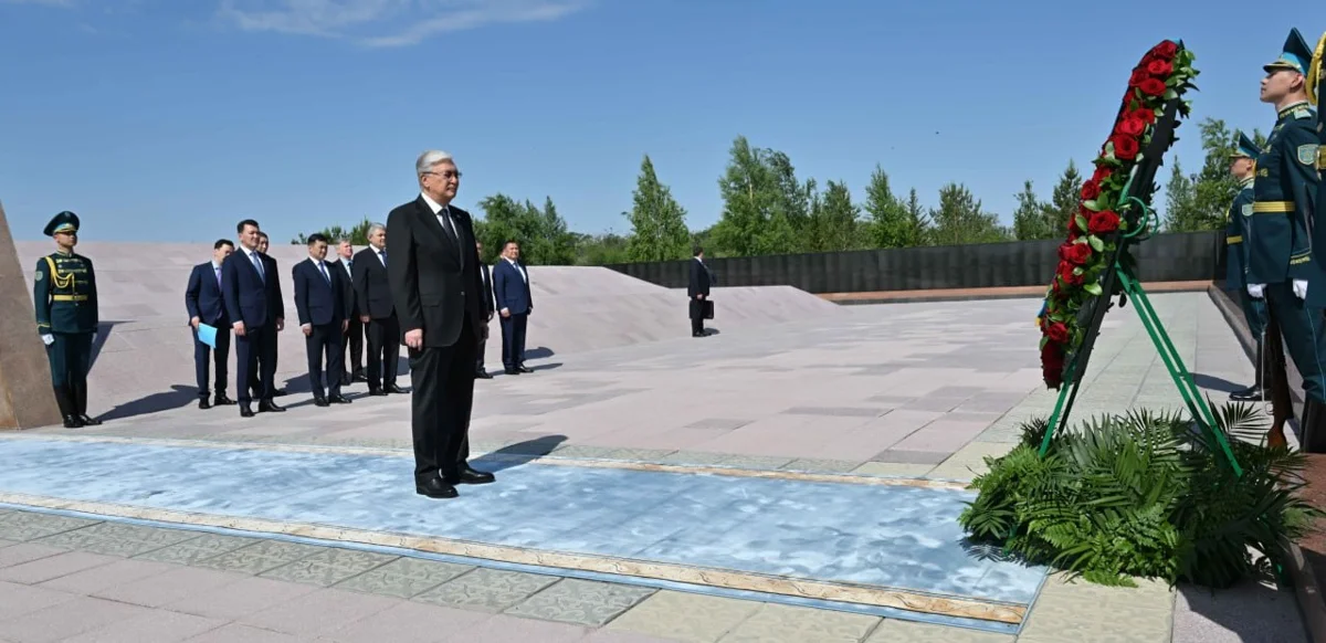 Prezıdent «ALJIR» saıası qýǵyn-súrgin jáne totalıtarızm qurbandarynyń memorıaldy-murajaı keshenine bardy