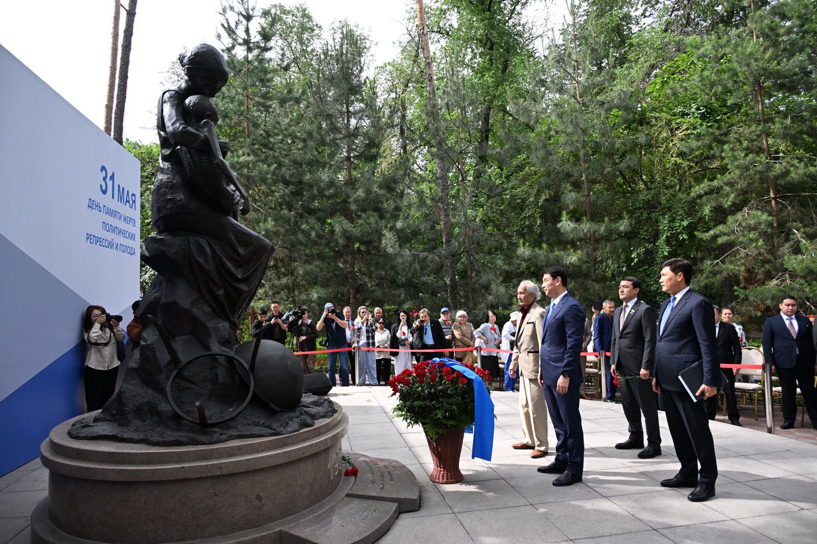 Almatyda saıası qýǵyn-súrgin jáne asharshylyq qurbandaryn eske aldy