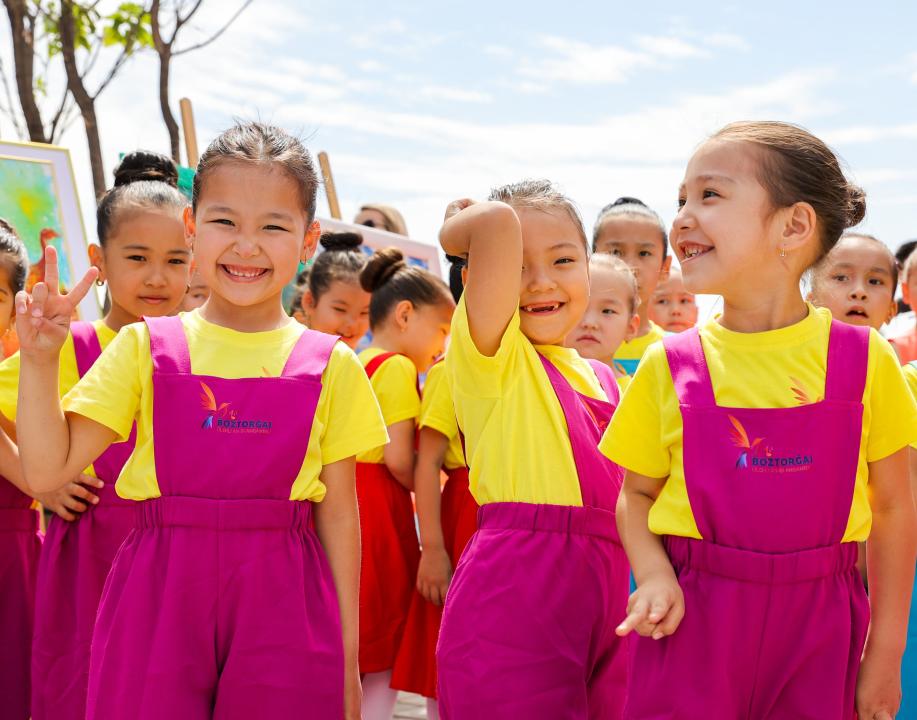 Tórt myńǵa jýyq bala qatysty