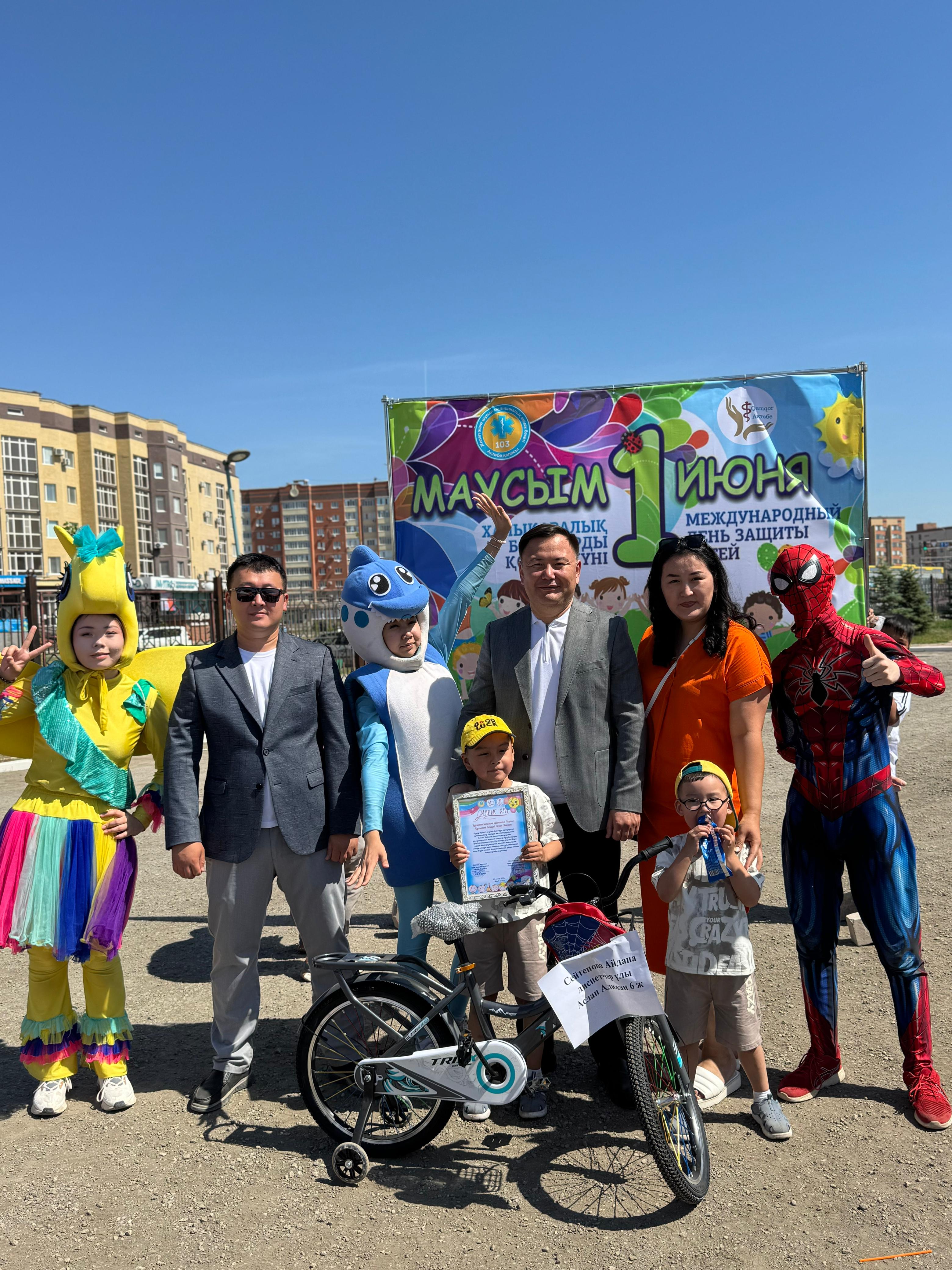 Jedel járdem qyzmetkerleri balalaryna qyzmet kórsetildi