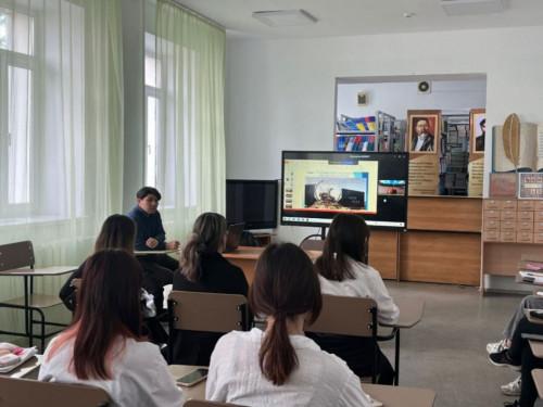 Qýǵyn-súrgin qurbandaryn eske alǵan dáris ótti