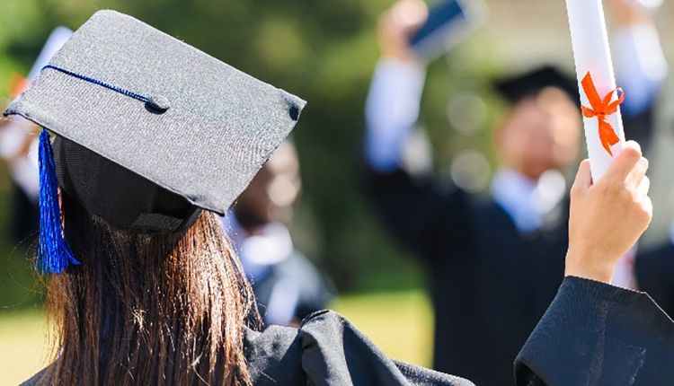 Jańa oqý jylyna 70 myńǵa jýyq grant bólindi