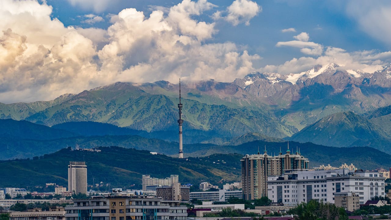 Almaty: Múmkindikter alańyna aınalǵan megapolıs                                   
