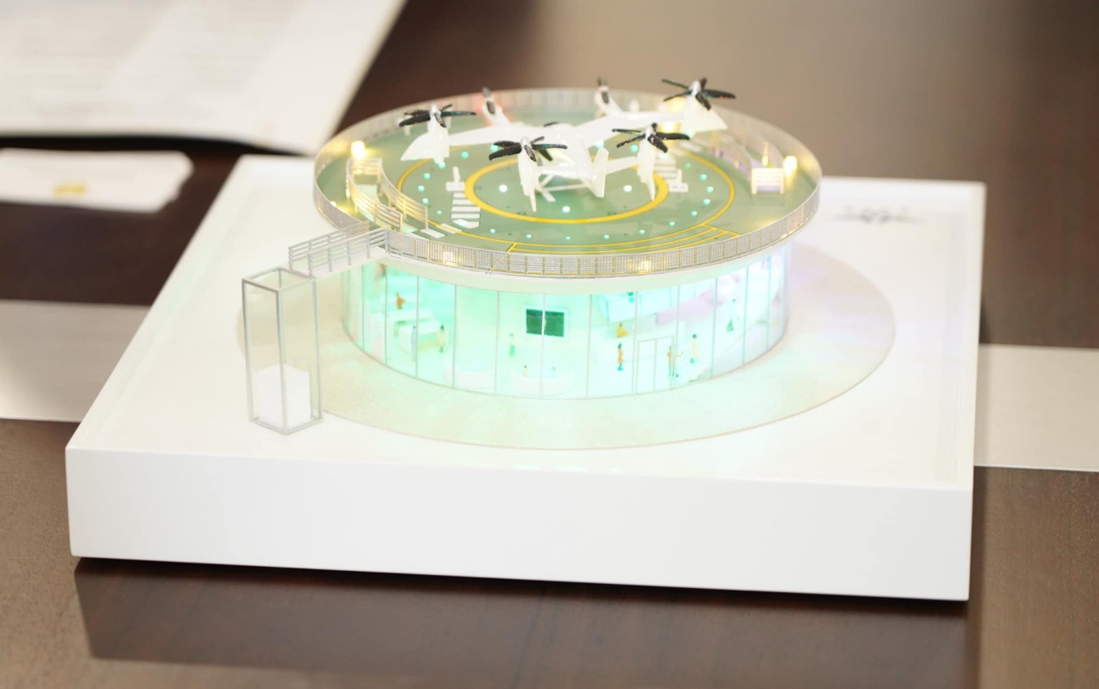 Túrkistanda tikushaq pen dron shyǵaratyn zaýyt jobasy talqylandy