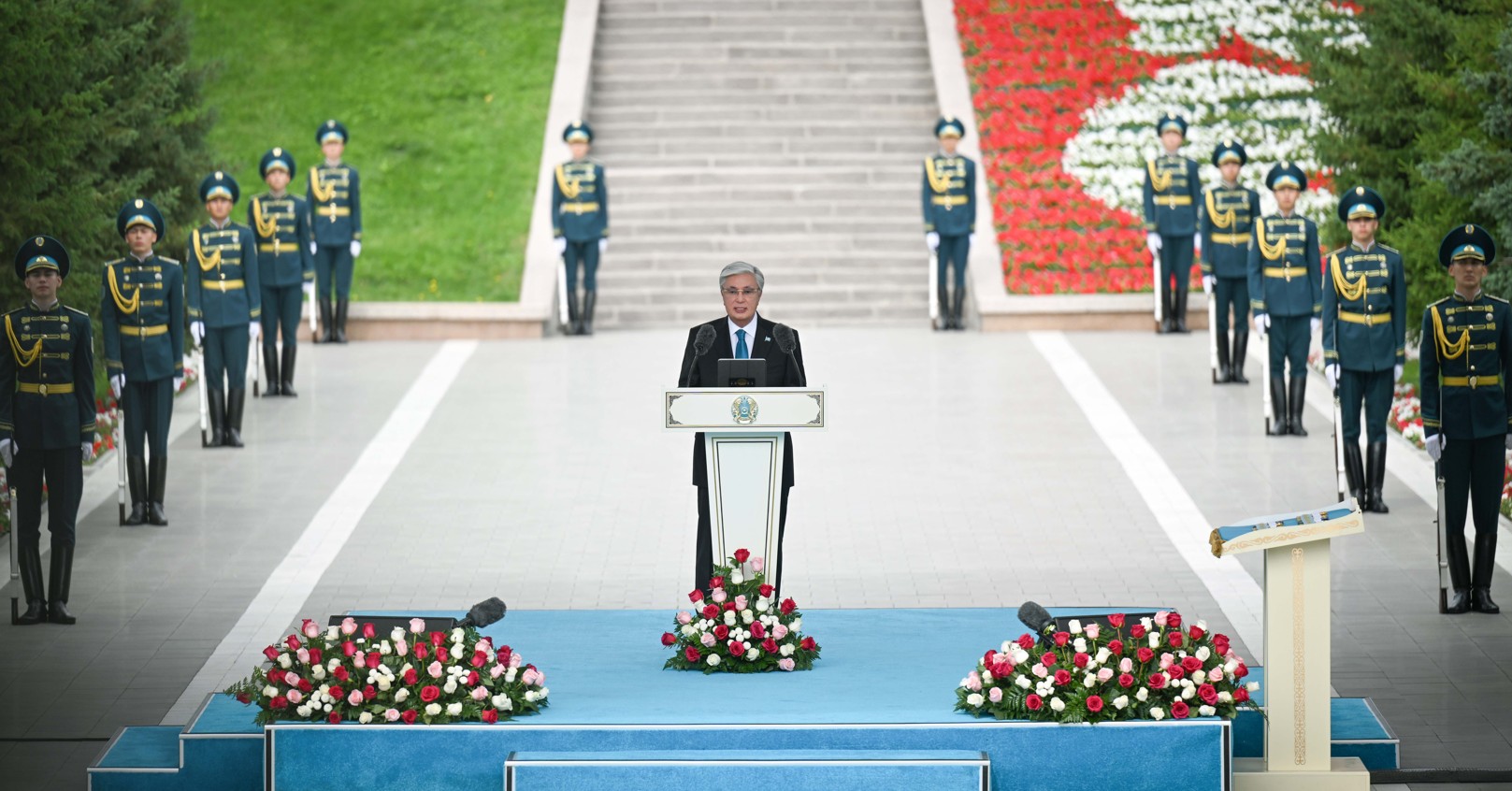 Prezıdent Memlekettik tý kóterý rásimine qatysty