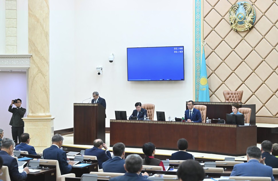 Aýmaqtyq qorǵanys máseleleri týraly zań maquldandy