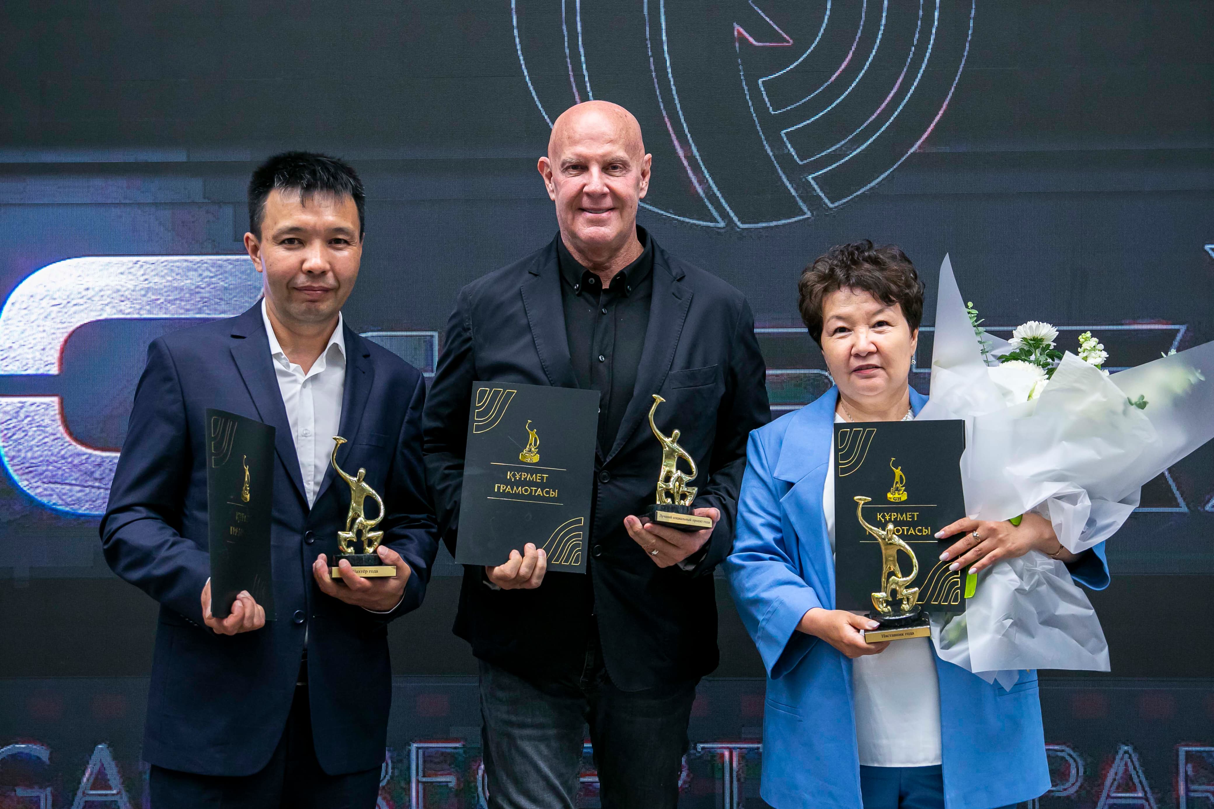 Semeı mektebi úzdik atandy