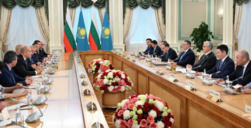 Qazaqstan men Bolgarııa prezıdentteri keńeıtilgen quramda kelissóz júrgizdi