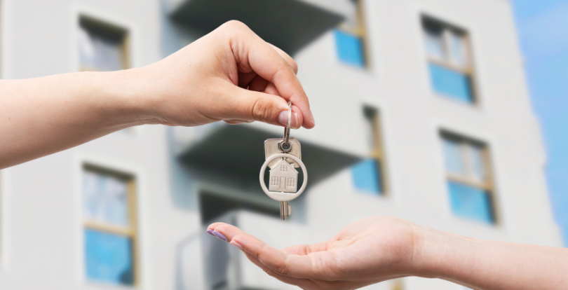 Avtobýs apatynda aıaǵynan aıyrylǵan qyzdyń otbasyna baspana beriledi