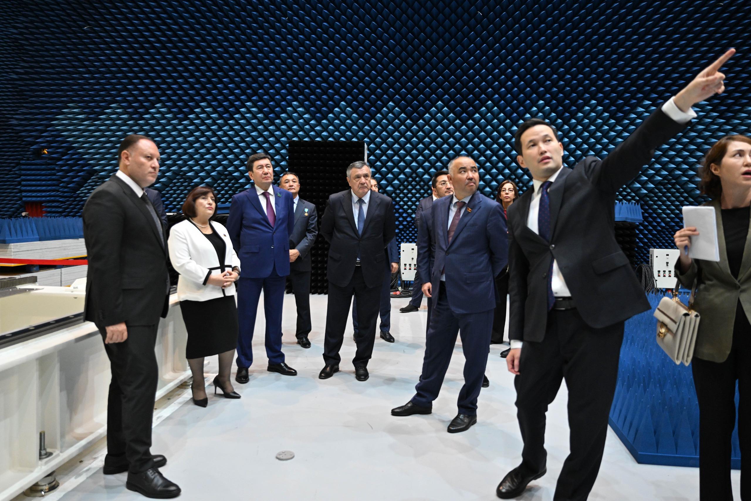 TúrkPA delegasııalarynyń basshylary Astanadaǵy Ulttyq ǵarysh ortalyǵyna bardy