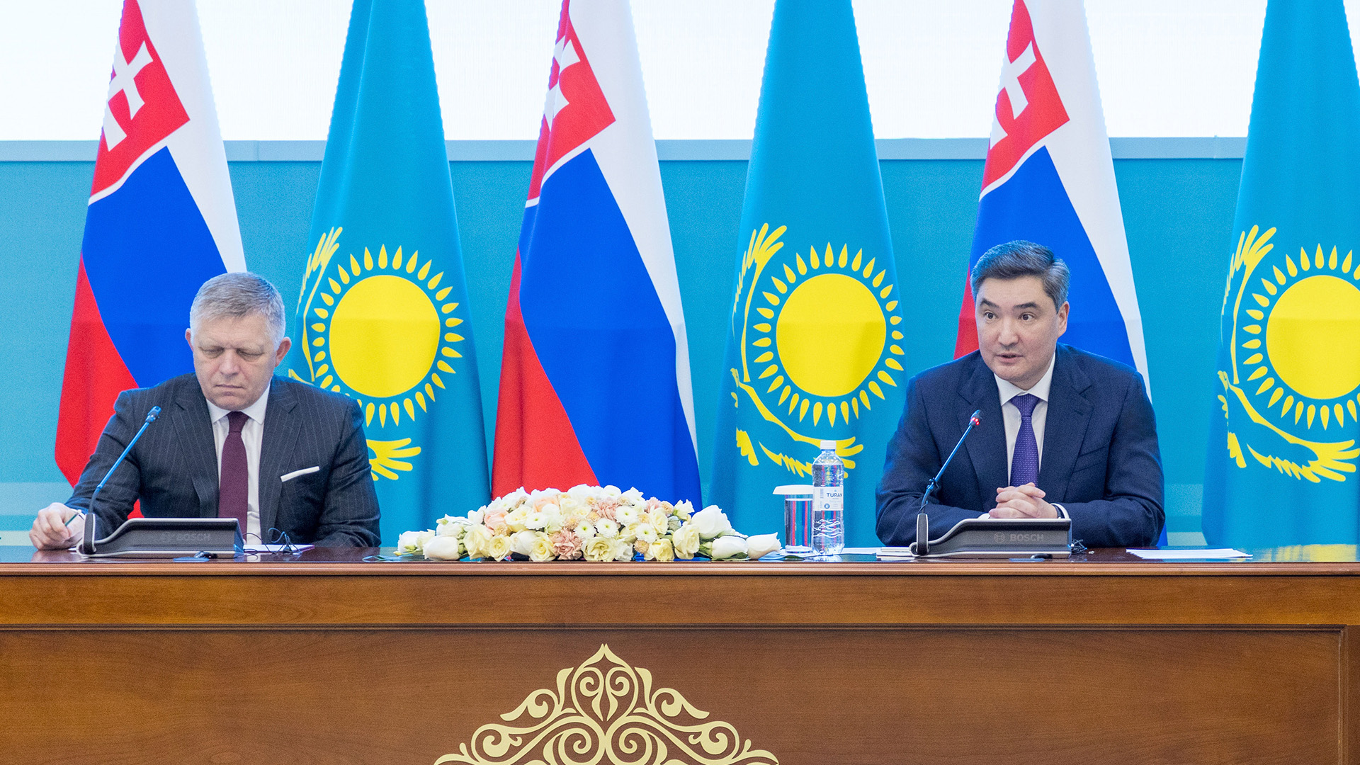 Qazaqstan jáne Slovakııa premer-mınıstrleri kezdesti