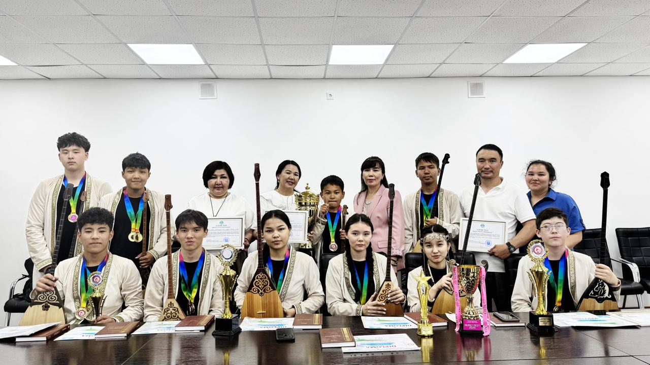 «Ulytaý» dombyrashylar ansambli bas júldeni jeńip aldy