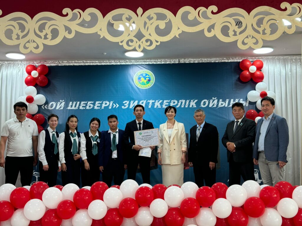 Ádebıetti nasıhattaǵan saıys