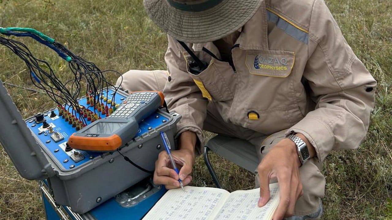 Elimizde geologııalyq barlaý jumystary qarqyndy júrip jatyr