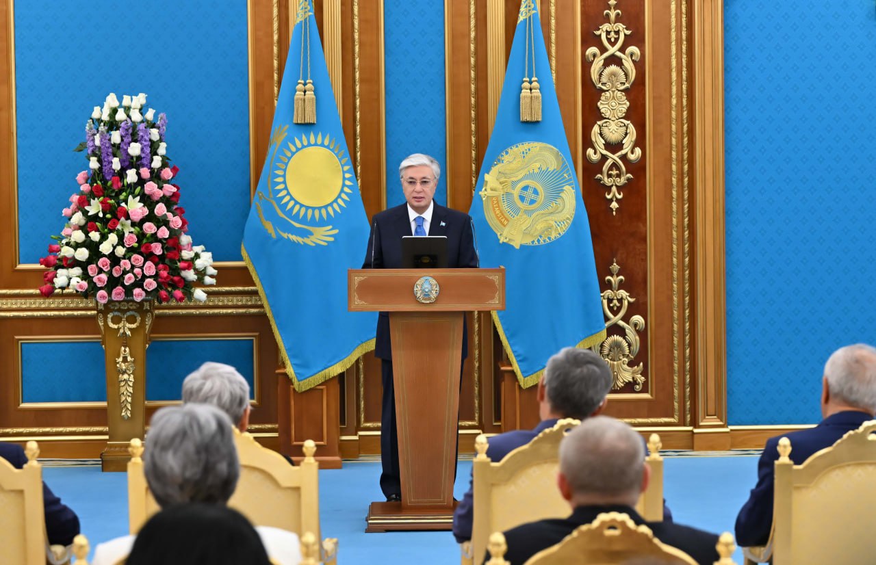 Prezıdent medısına  qyzmetkerlerin quttyqtady