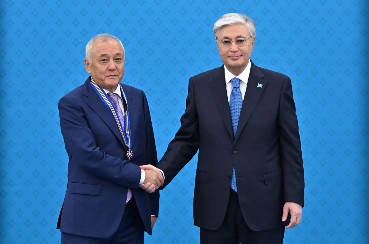 Prezıdent Jarlyǵymen medısına mamandary nagradtaldy