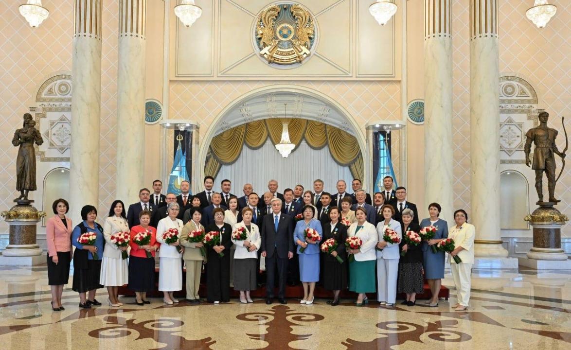 Densaýlyq saqtaý salasynyń úzdik ókilderi nagradtaldy