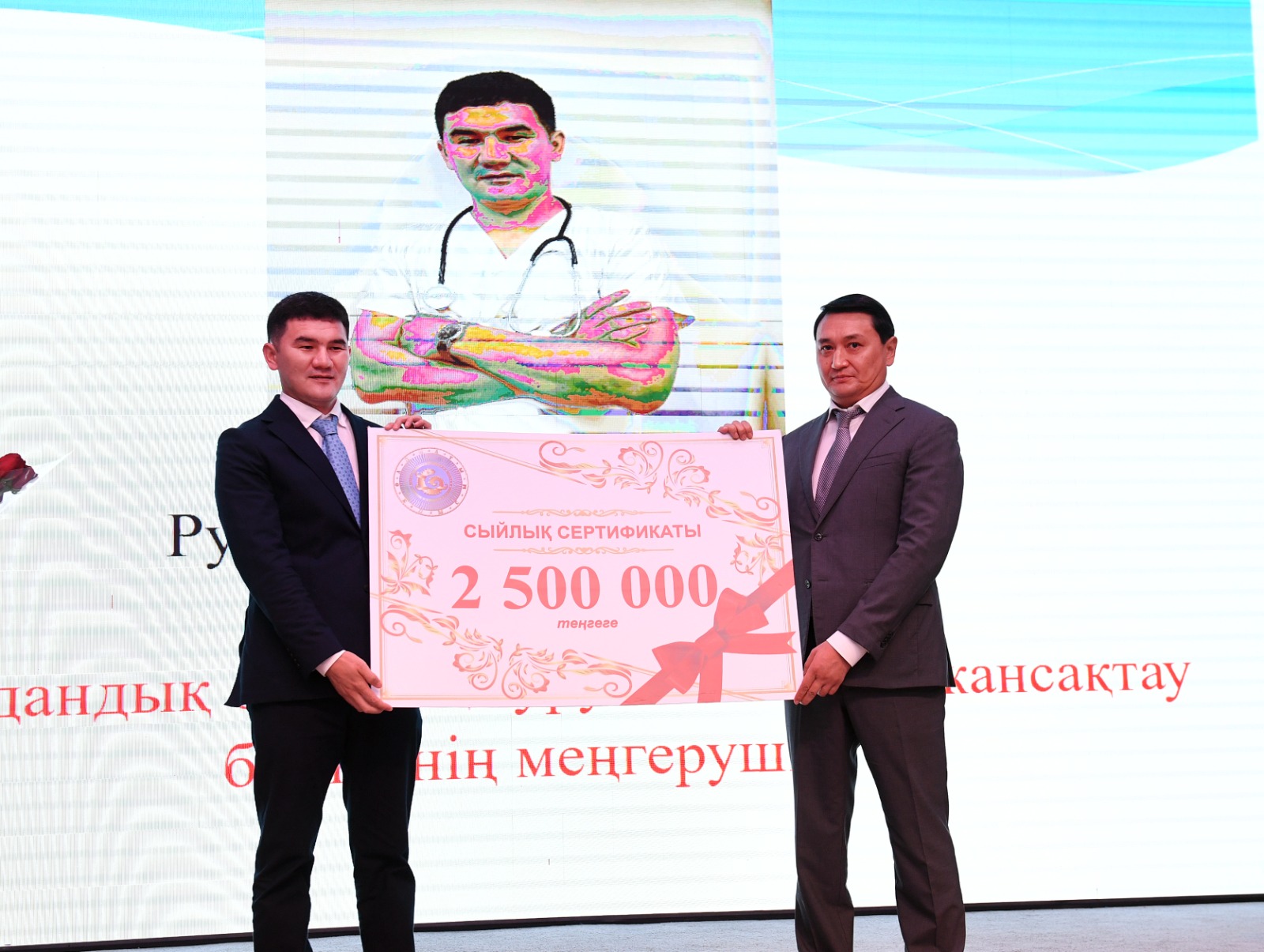 Qonaev qalasynda medısına qyzmetkerleri kúnine arnalǵan merekelik shara ótti