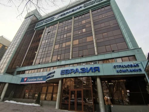 Saqtandyrý kompanııasy qos aıaǵynan aırylǵan balaǵa jedel tólem júrgizdi