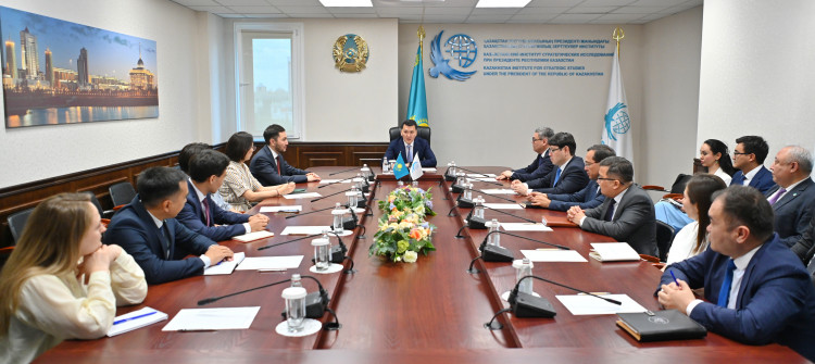 Erlan Qarın QSZI ujymyna jańa dırektordy tanystyrdy