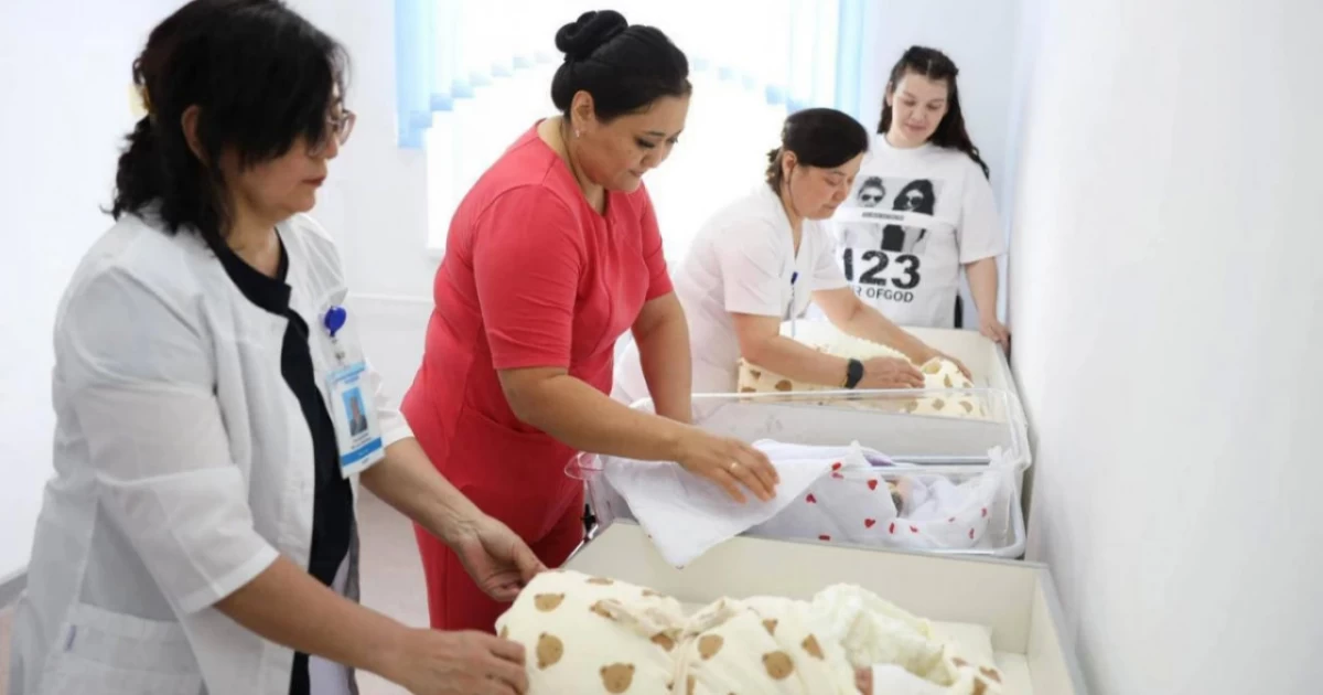 Aqtóbede úshem dúnıege keldi