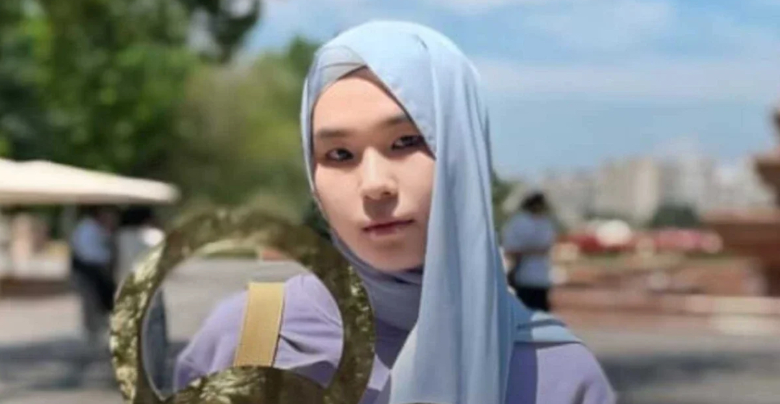 UBT-dan joǵary ball jınaǵan oqýshyǵa páter berildi