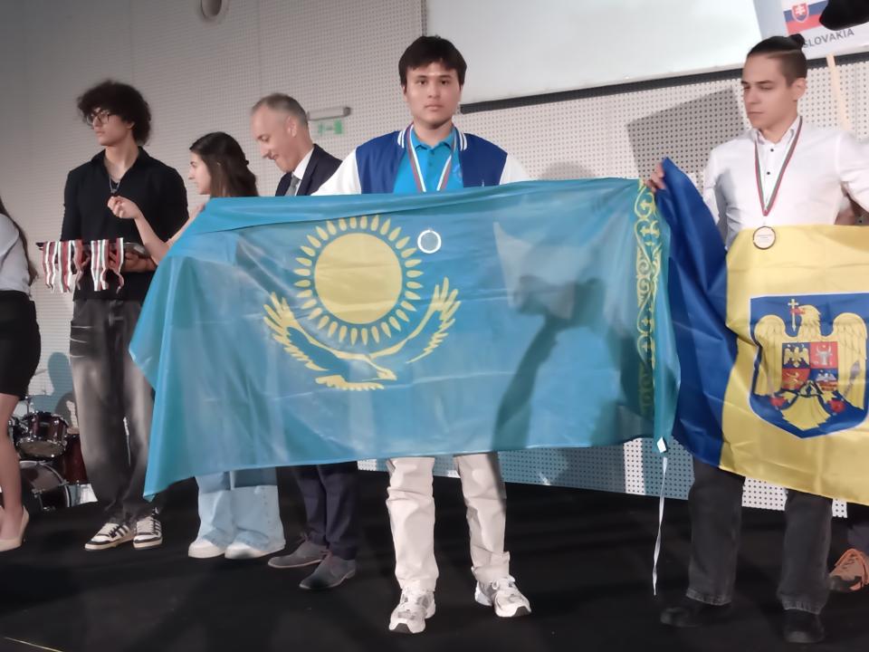 10 synyp oqýshysy Eýropanyń eń úzdik fızıgi atandy